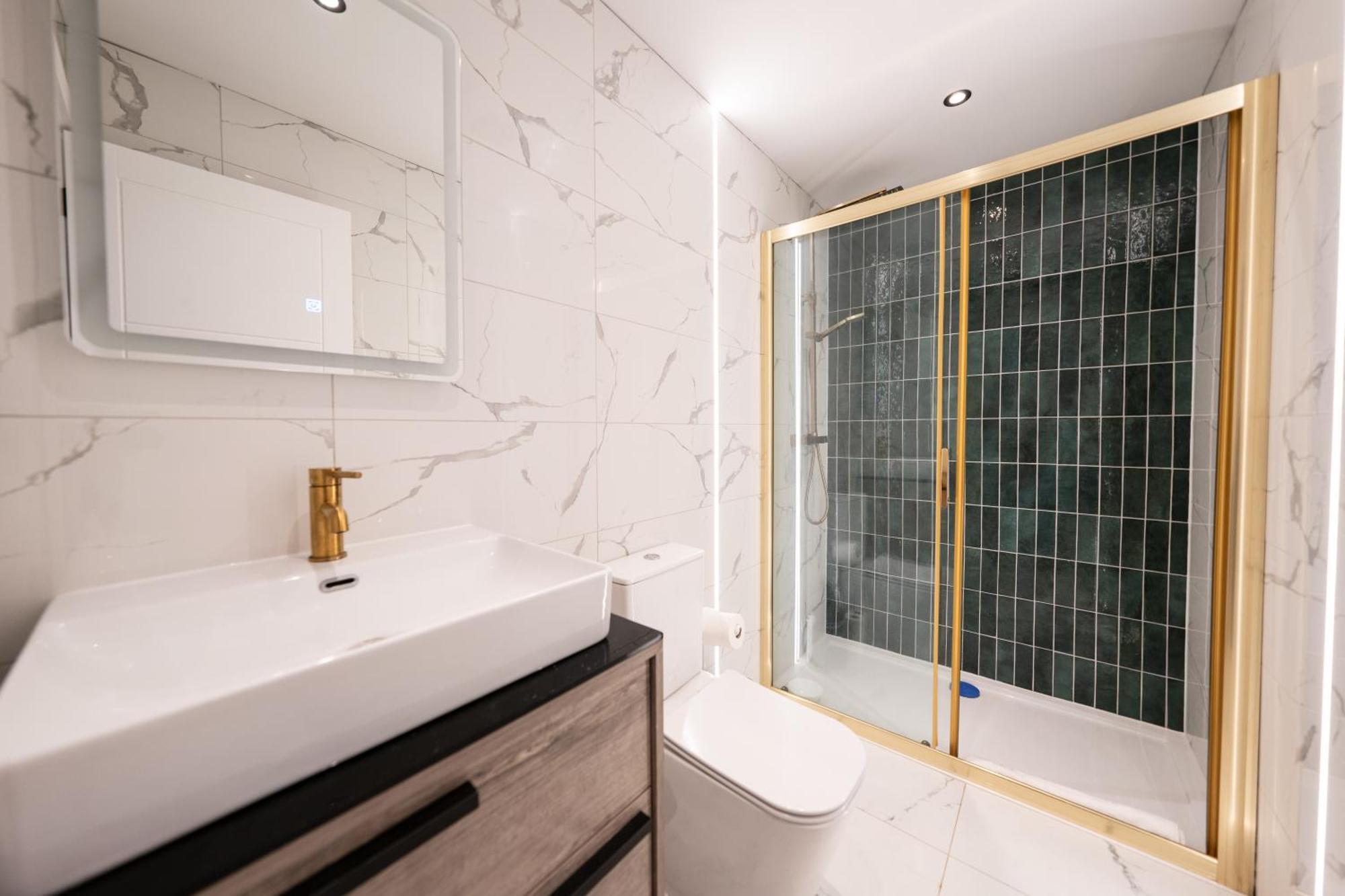 The Battersea Place - Charming 4Bdr Flat London Bagian luar foto